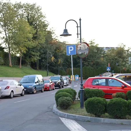 Appartement 504 L Indoor Parking L Breakfast & Available