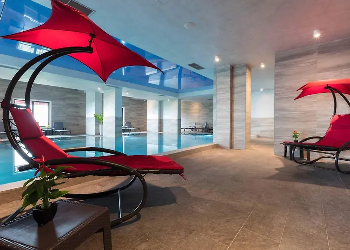 504 L Indoor Parking L Breakfast & Available *